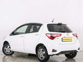 2017 Toyota Vitz III (XP130) Рестайлинг 2, белый, 899000 рублей, вид 4
