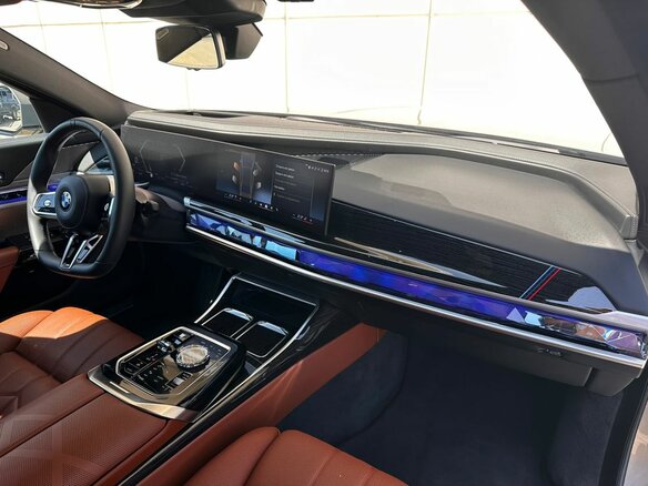 2025 BMW 7 серии 740i xDrive VII (G70), серый, 15190000 рублей - вид 10