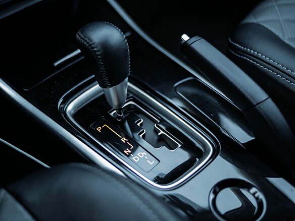 2021 Mitsubishi Outlander III Рестайлинг 3, серый, 2420000 рублей - вид 7