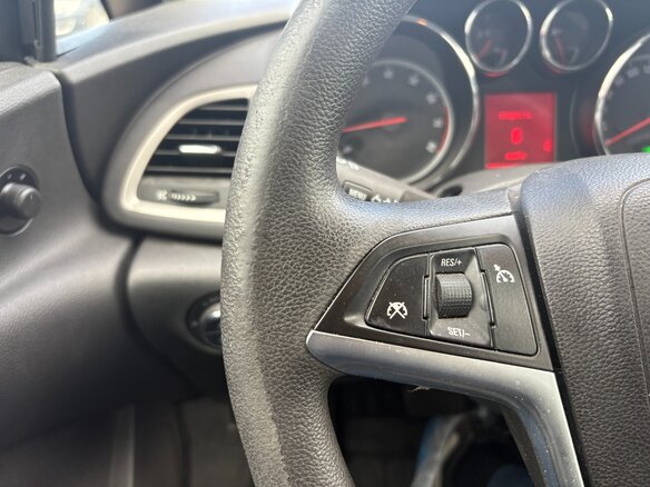 2010 Opel Astra J, белый, 700000 рублей - вид 10