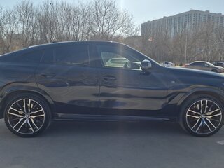 2021 BMW X6 M50i III (G06), чёрный, 9000000 рублей, вид 4