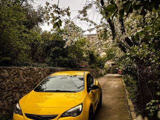 2013 Opel Astra GTC J Рестайлинг, жёлтый, 750000 рублей, вид 1