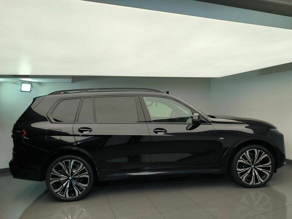 2025 BMW X7 40d I (G07) Рестайлинг, чёрный - вид 5