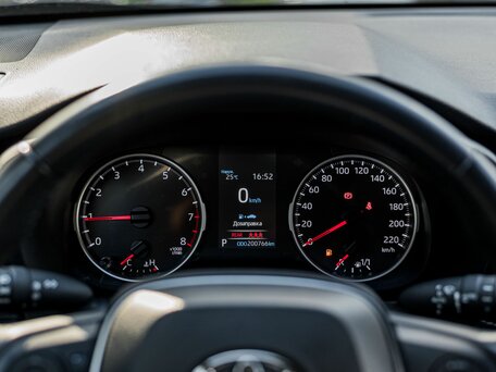 2022 Toyota RAV4 V (XA50), чёрный, 2420000 рублей, вид 5