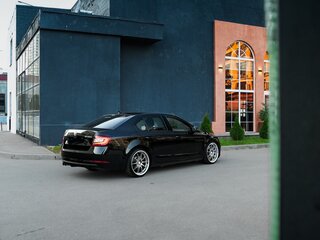 2018 Skoda Octavia III (A7) Рестайлинг, чёрный, 1675000 рублей, вид 4