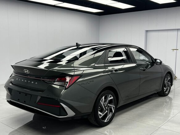 2023 Hyundai Elantra VII (CN7) Рестайлинг, серый, 1912000 рублей - вид 3
