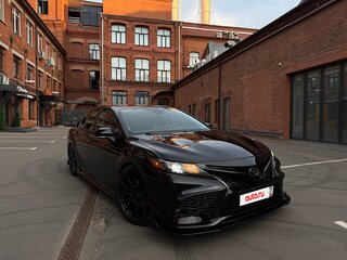 2022 Toyota Camry US Market VIII (XV70) Рестайлинг, чёрный, 3250000 рублей, вид 2