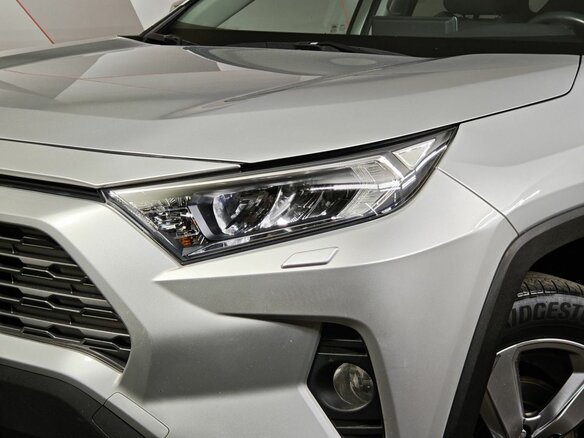 2019 Toyota RAV4 V (XA50), серый, 2600000 рублей - вид 9