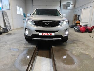 2013 Kia Sorento II Рестайлинг, серебристый, 1700000 рублей, вид 3