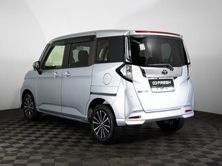 2022 Toyota Roomy I Рестайлинг, серебристый, 1458000 рублей, вид 2
