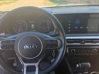 2021 Kia K5 III, белый, 1400000 рублей, вид 3