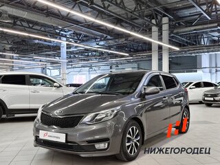 2017 Kia Rio III Рестайлинг, серый, 879000 рублей, вид 1