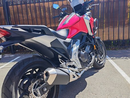 2021 Honda NC 750X, красный, 920000 рублей, вид 3
