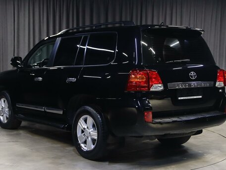2015 Toyota Land Cruiser 200 Series Рестайлинг 1, чёрный, 3349000 рублей, вид 4