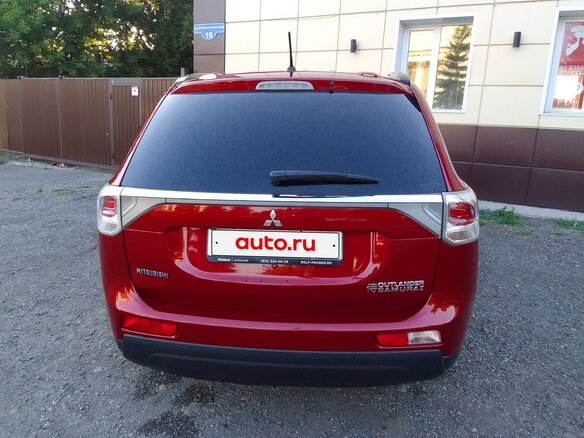 2013 Mitsubishi Outlander III, красный - вид 4