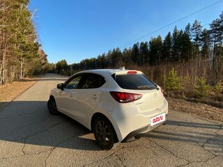2017 Mazda Demio IV (DJ), белый, 980000 рублей, вид 4