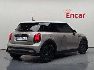 2022 Mini Hatch Cooper III (F55/F56) Рестайлинг 2, серый, 1927000 рублей, вид 3