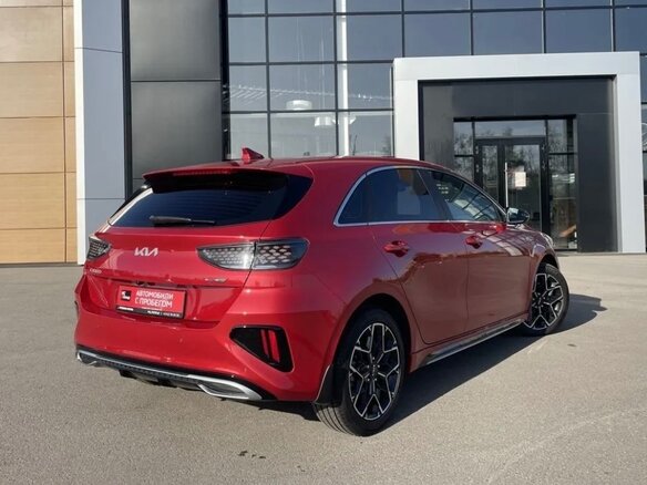 2021 Kia Ceed III Рестайлинг, красный, 2420000 рублей - вид 5