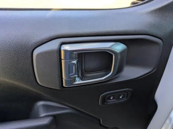2025 Jeep Wrangler IV (JL) Рестайлинг, серебристый, 5505000 рублей - вид 12