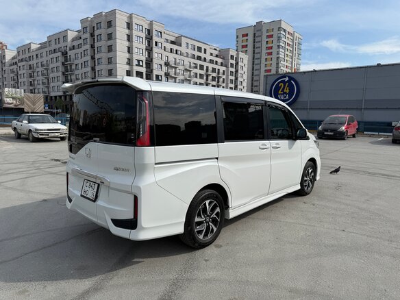 2019 Honda Stepwgn Spada V Рестайлинг, белый, 2050000 рублей - вид 4