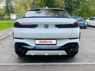 2023 BMW X6 40i III (G06) Рестайлинг, белый, 9900000 рублей, вид 3