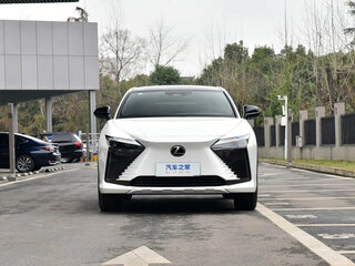 2023 Lexus RZ 450e, белый, 5950000 рублей, вид 3