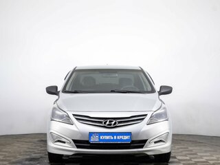 2015 Hyundai Solaris I Рестайлинг, серебристый, 699000 рублей, вид 2