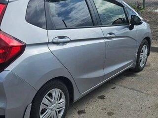 2018 Honda Fit III Рестайлинг, серебристый, 1000000 рублей, вид 3