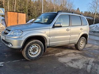 2016 Chevrolet Niva I Рестайлинг, серебристый, 695000 рублей, вид 2