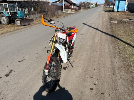 2021 GR GR2, красный, 80000 рублей, вид 3