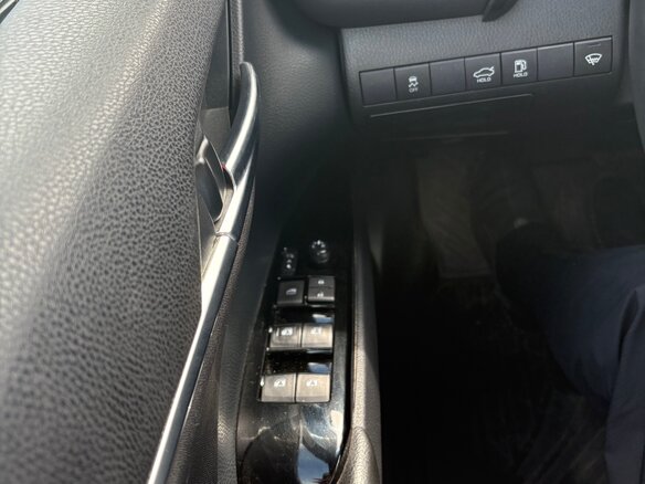 2020 Toyota Camry VIII (XV70), чёрный, 3050000 рублей - вид 7