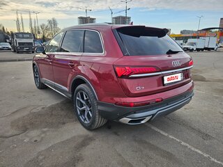 2020 Audi Q7 45 TDI II (4M) Рестайлинг, красный, 4950000 рублей, вид 4