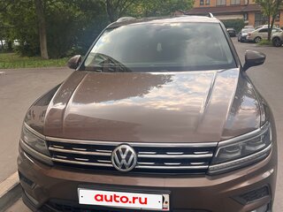 2017 Volkswagen Tiguan II, коричневый, 2850000 рублей, вид 1