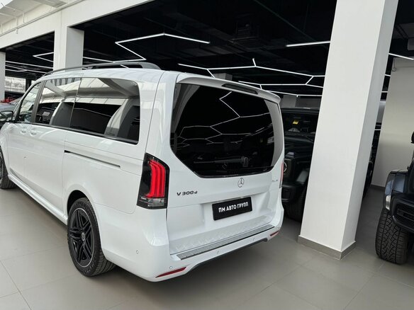 2026 Mercedes-Benz V-Класс Long 300 d длинный III (W447) Рестайлинг 2, белый, 15170000 рублей - вид 15