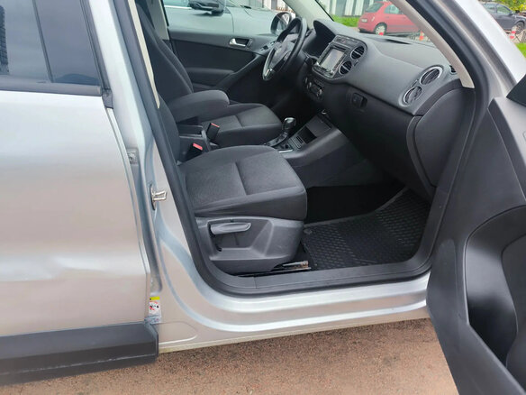 2011 Volkswagen Tiguan I Рестайлинг, серебристый, 900000 рублей - вид 6