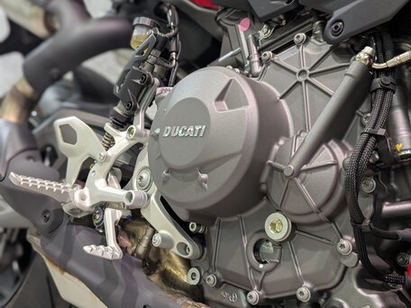 2026 Ducati Streetfighter V2, красный, 2690000 рублей, вид 5