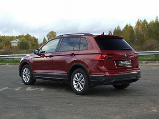 2021 Volkswagen Tiguan II Рестайлинг, красный, 1945000 рублей, вид 3