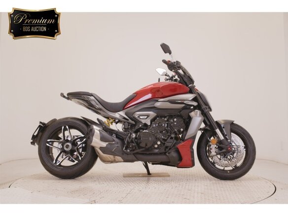2026 Ducati Diavel V4, красный
