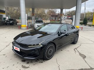 2020 Kia K5 III, чёрный, 2450000 рублей, вид 1