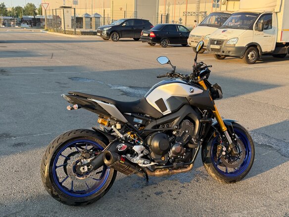 2018 Yamaha MT-09 (FZ-09), серый, 1020000 рублей