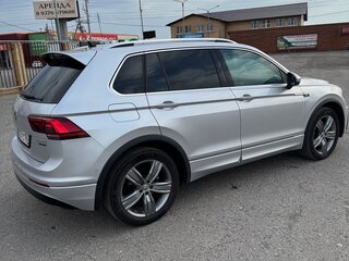2017 Volkswagen Tiguan II, серебристый, 2350000 рублей, вид 4