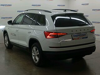 2021 Skoda Kodiaq I Рестайлинг, белый, 2400000 рублей, вид 4