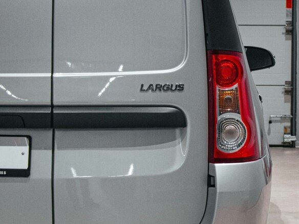 2026 Lada (ВАЗ) Largus I Рестайлинг, серебристый - вид 9