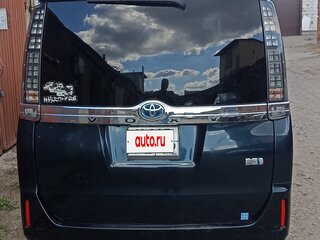 2014 Toyota Voxy III (R80), зелёный, 1600000 рублей, вид 2