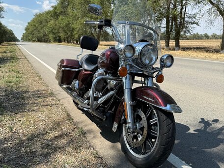 2018 Harley-Davidson Road King, красный, 1550000 рублей, вид 1