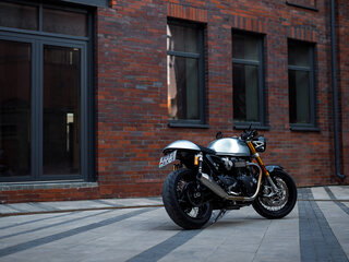 2020 Triumph Thruxton, серебристый, 1350000 рублей, вид 1