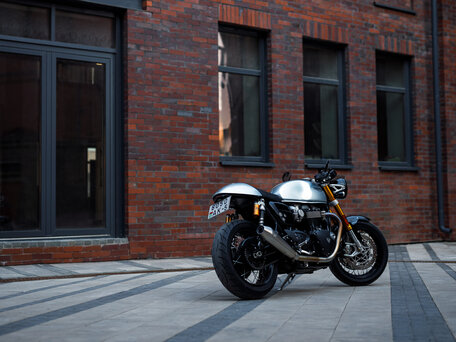 2020 Triumph Thruxton, серебристый, 1350000 рублей, вид 1