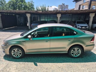 2016 Volkswagen Polo V Рестайлинг, бежевый, 540000 рублей, вид 3