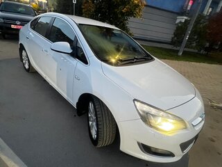 2012 Opel Astra J Рестайлинг, белый, 650000 рублей, вид 1