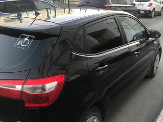 2013 Kia Rio III, чёрный, 780000 рублей, вид 3